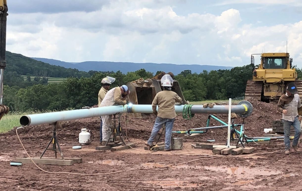 TriArch pipe gang on a pipeline right-of-way
